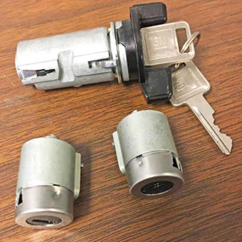 thumbnail image 2 of Complete 7-Piece Ignition Lock Set With Door And Fuel Lid Locks For 89-97 Chevy Tracker & Geo Tracker 2 of 5